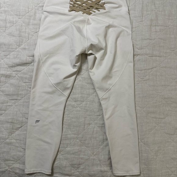NWOT Fabletics Powerhold Leggings Off White XL - Picture 5 of 6